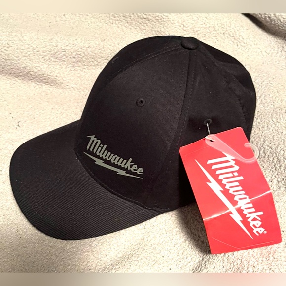 Milwaukee FlexFit Black Fitted Baseball Cap, L/XL - Picture 7 of 9